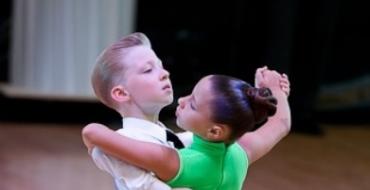 Coiffures pour filles pour la danse de salon