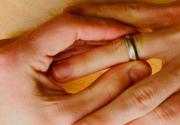 Jak odstranit prsten z oteklého prstu sami doma, příčiny otoku