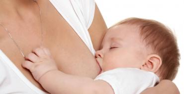 Uma mãe que amamenta está com resfriado no peito: o que fazer?